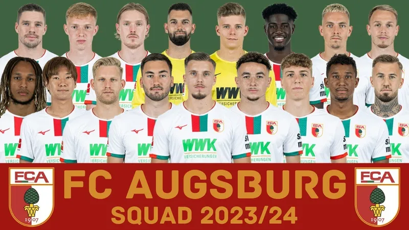 Cầu thủ Augsburg đang hướng về phía khung thành Bayern Munich